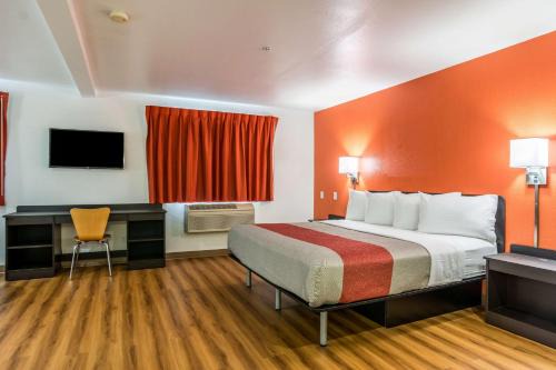 Barkeyville Hotel | Motel 6-Barkeyville, PA