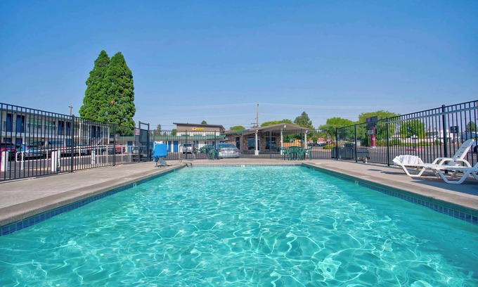 Larkspur Hotel | Motel 6 Bend, OR