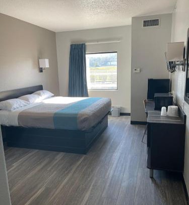 Caseyville Hotel | Motel 6-Caseyville, IL - Caseyville Il