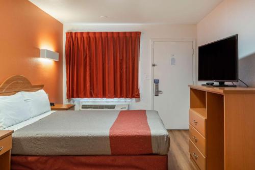 Concord Hotel | Motel 6-Concord, CA