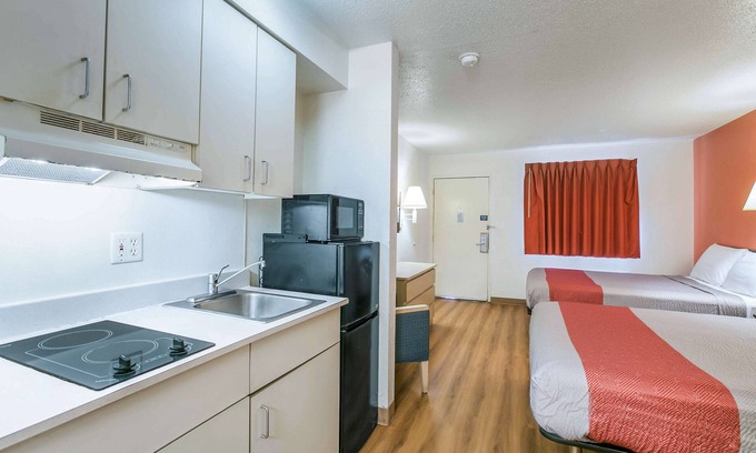 Dothan Hotel | Motel 6 Dothan, AL