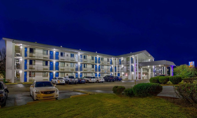 Tougaloo Hotel | Motel 6 Jackson, MS