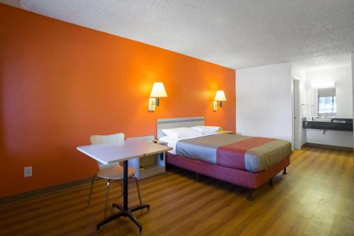 Kingman Hotel | Motel 6-Kingman, AZ - Route 66 West