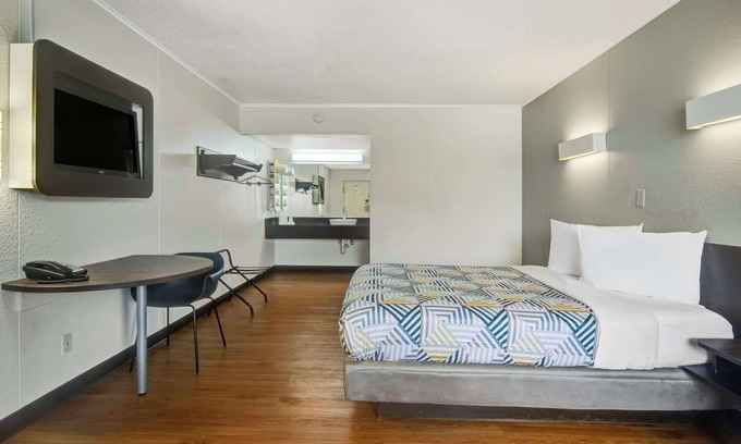 Lima Hotel | Motel 6 Lima, OH
