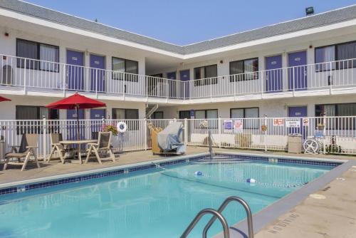Medford Hotel | Motel 6-Medford, OR