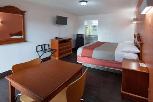 Gunter Afs Hotel | Motel 6-Montgomery, AL - Coliseum
