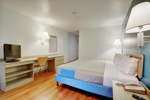 Newport Hotel | Motel 6-Newport, RI