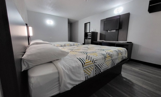 Millard Hotel | Motel 6 Omaha, NE