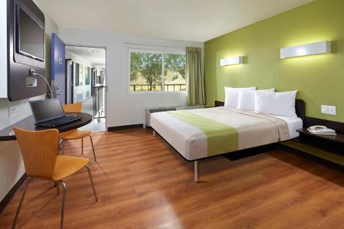 Redlands Hotel | Motel 6-Redlands, CA