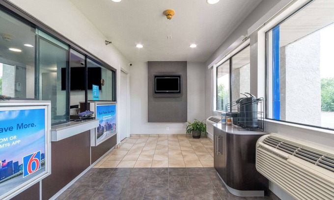 Rolling Meadows Hotel | Motel 6 Rolling Meadows, IL - Chicago Northwest