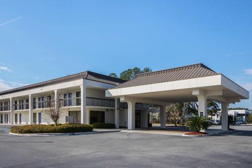 Savannah Hotel | Motel 6-Savannah, GA - Midtown