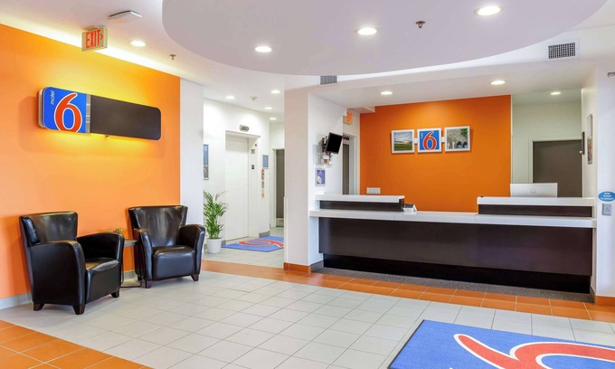 Swift Current Hotel | Motel 6 Swift Current, SK