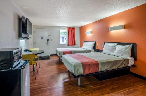 Troutville Hotel | Motel 6-Troutville, VA