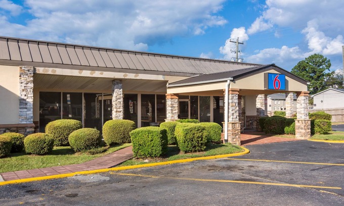 Warner Robins Hotel | Motel 6 Warner Robins, GA