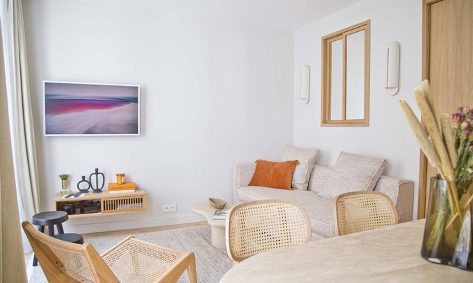 5th Arrondissement Apartment | Mouffetard : confort & design