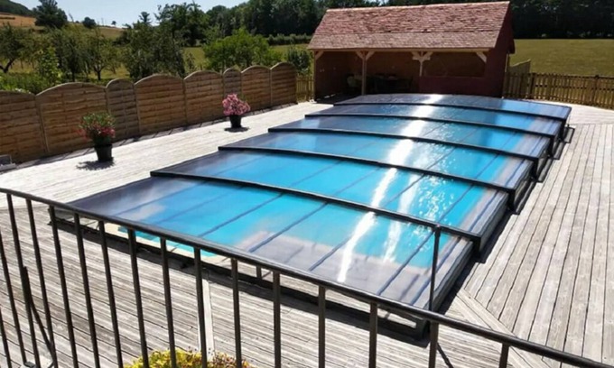 Senailly House | Moulin Saint Jacques, quiet gîte with private pool