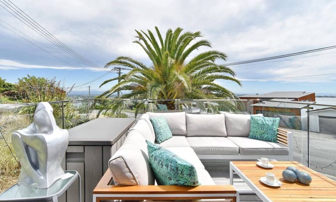 Mount Pleasant House | Mount Pleasant Ocean Views 3 bedroom with bathtub