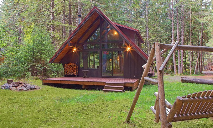 Enumclaw House | Mount Rainier. Skiing, Hiking. Local Festivals.