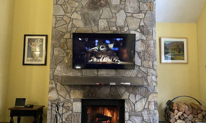 West Dover Condo | Mount snow ski on ski off at Seasons
