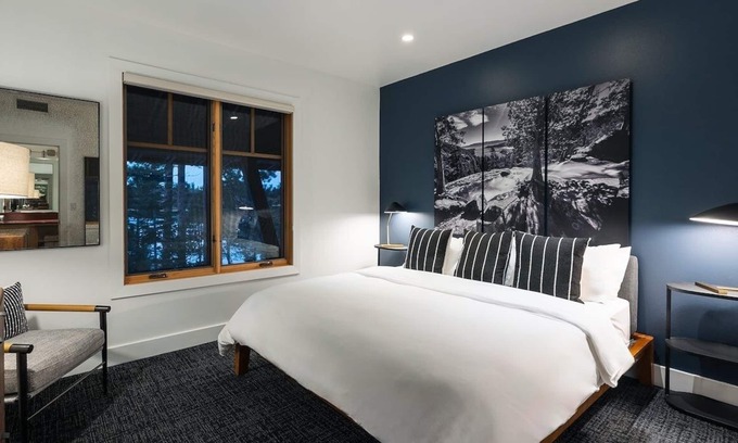 Truckee Hotel | Mountain Ambience Stay Perfect for Skiing Enthusiasts with Heated Hot Tub
