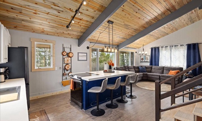 Red Lodge Cabin | Mountain Cabin - Close to Town - Pups Welcome