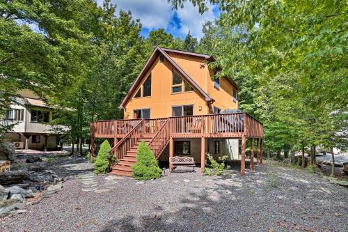 Lake Ariel House | Mountain Cabin with Deck Near Year-Round Recreation!