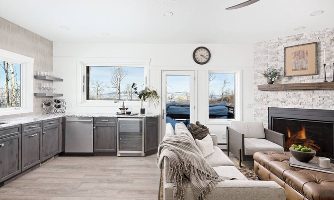 Glenwood Springs House | Mountain Chalet on 40 Private Acres with access to Sunlight/Aspen/Vail Resorts