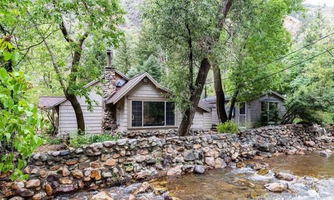 Snowbird Cabin | Mountain Cottage on River