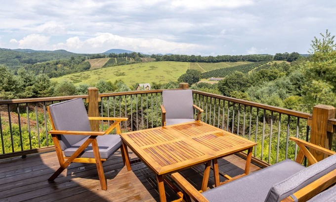 Todd Cottage | Mountain Cottage with Long-Range Views