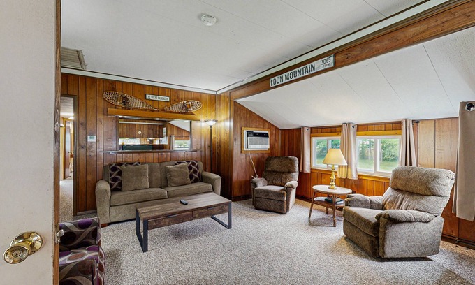 Lincoln Cottage | Mountain cottage with private chimnea, W/D, off-site amenities - great location