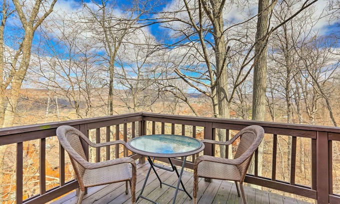 Vernon Condo | Mountain Creek Condo w/Grill: Walk to Lifts!