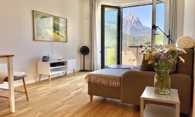 Garmisch-Partenkirchen Apartment | Mountain atmosphere apartment - with fantastic panoramic mountain views