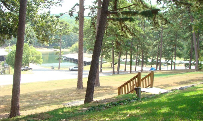 Mount Ida Apartment | Mountain Harbor King Guest Room on Lake Ouachita by RedAwning