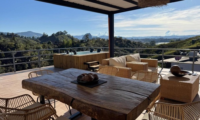 Guatape House | Mountain Home Close to Guatape Pueblo W/Jacuzzi