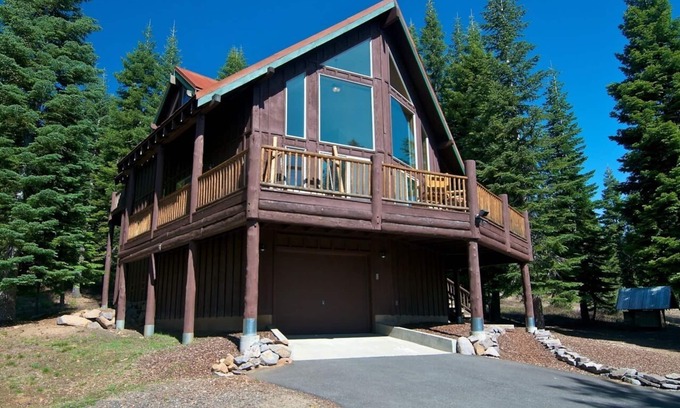 Klamath Falls Cabin | Mountain Home near Lake of the Woods, Ashland and 1 hour to Crater Lake