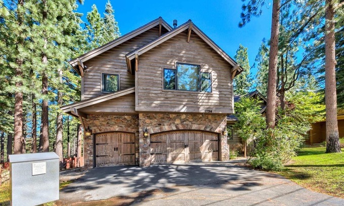 Montgomery Estates Cabin | Mountain Home, Hot Tub, Game Room, Arcade Games and Foosball, Near Heavenly, Walk-to-Trails