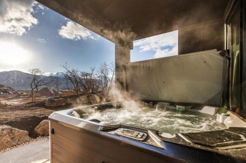 Hideout House | Mountain House PC, Snowy Lake Views Private Hot Tub, New Build, Jordanelle Lake!