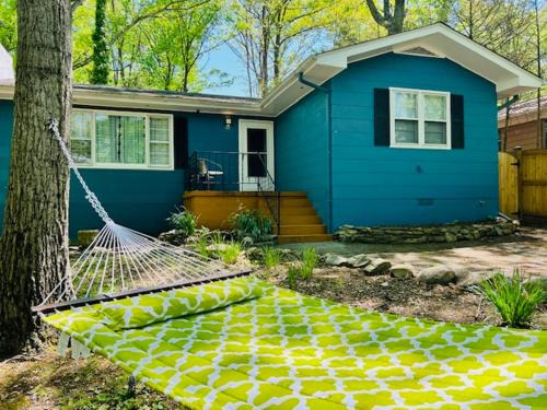 Kabletown House | Mountain Lake Retreat - hot tub, lake, fire pit, wineries, restaurant