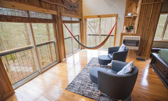 Stanton Cabin | Mountain Light: Warm, New, Family Friendly, Cabin Sure to Please