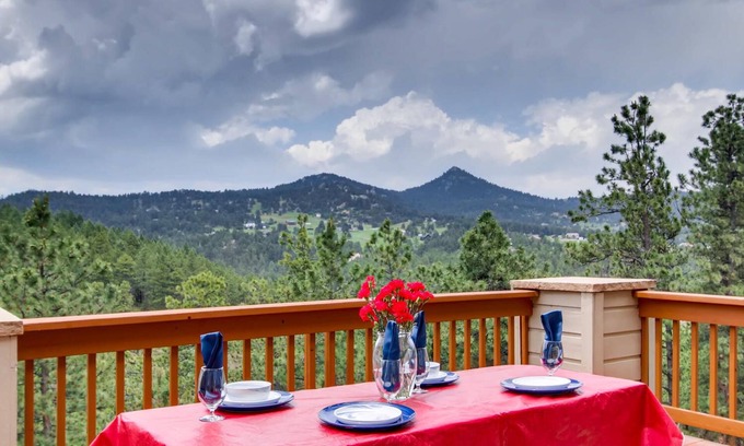 Homestead House | Mountain Living Near Denver*Views!