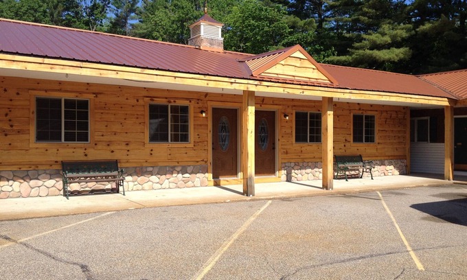 Intervale Condo | Mountain Lodge Style Condo Suite - 5 mins to Storyland/North Conway