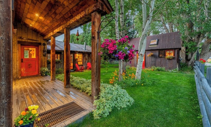 Crested Butte House | MOUNTAIN MASTERPIECE. In town. Hot tub on creek. Featured in magazines/HGTV.
