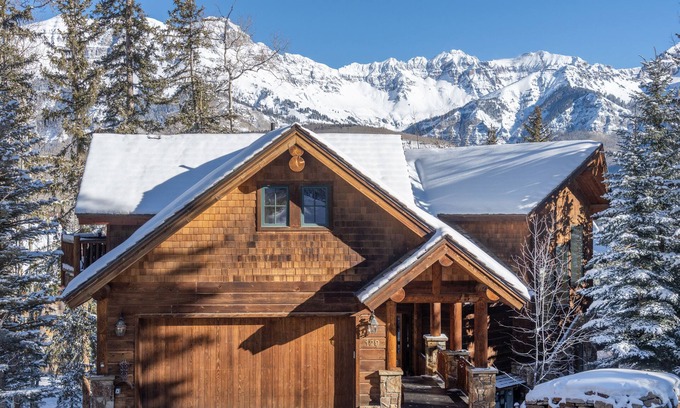 Mountain Village House | MOUNTAIN MELODY- A Luxury Music Paradise, On Elks Pond, Hot Tub, Oxygen Bar
