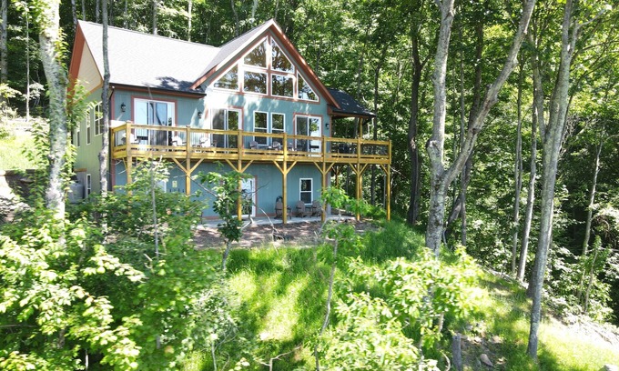 Maggie Valley Cabin | Mountain Memories Lodge, Views, Hot Tub, Pet Friendly, New Build, Two Masters