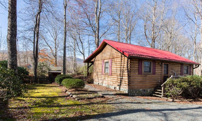 Blowing Rock House | Mountain Muse 1BR/1BA Log Cabin near Blowing Rock
