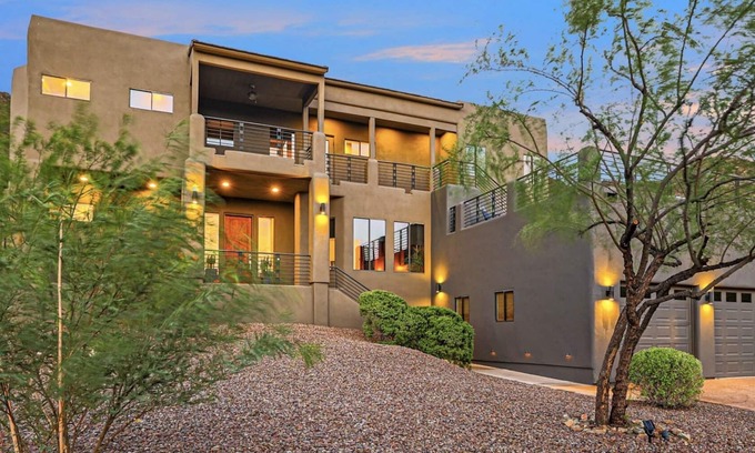 Ocotillo Hills House | “MOUNTAIN OASIS” City Views-Spa-Pool-Hiking-Game room-lots of gathering spaces!