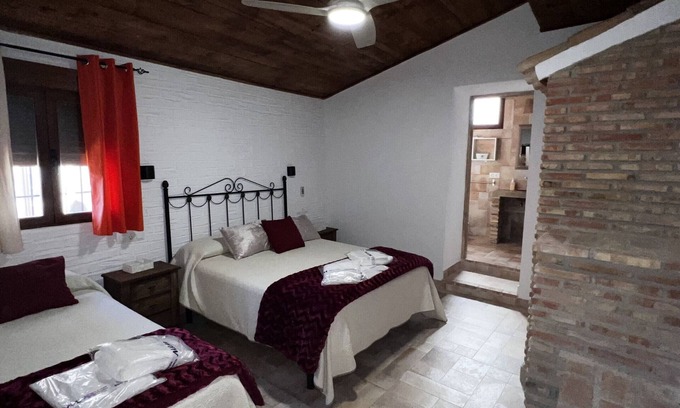 Campocamara Cottage | Mountain Retreat with Quality Materials, Sleeps 11, Sierra de Cazorla