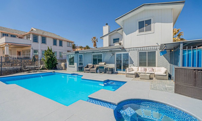 Biggs Field House | Mountain Ridge Pool House