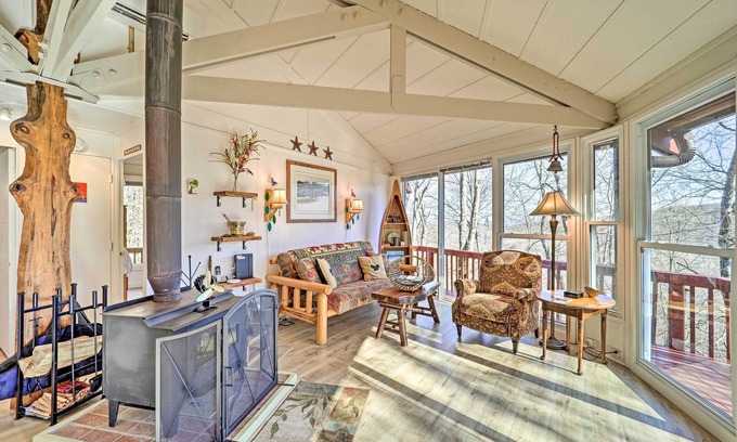 Beech Mountain Cottage | Mountain Treehouse: A Unique Hilltop Hideaway