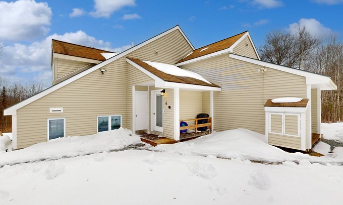 Thornton Condo | Mountain view, 2-story condo with heated pools, hot tubs, gym & game room